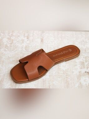 Wild Diva Lounge Cognac Luke cut Out Design Slip On